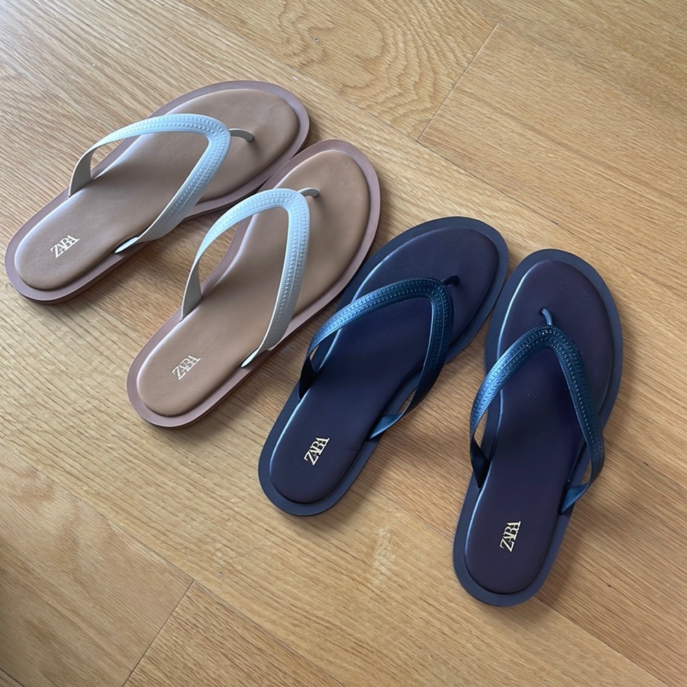 Flat sandals